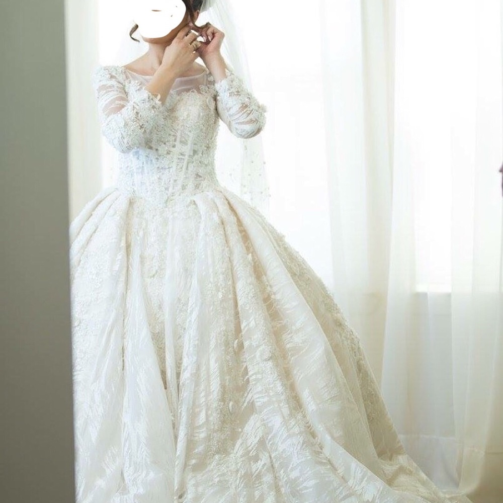 Wedding dress size 0-6 custom made worn once